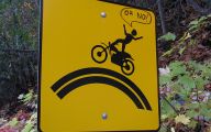 Funny Street Signs 21 Desktop Wallpaper